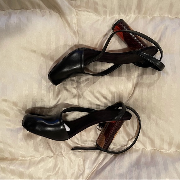 ❌SOLD❌CELINE BLACK PIRATE SANDAL - Picture 7 of 10